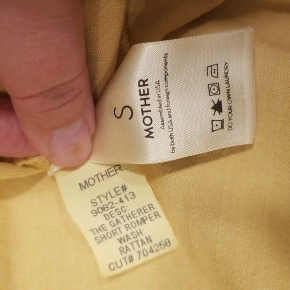 💕MOTHER DENIM💕 Gatherer Short Romper ~ So Far Gone - Rattan Yellow Size Small - Picture 15 of 16